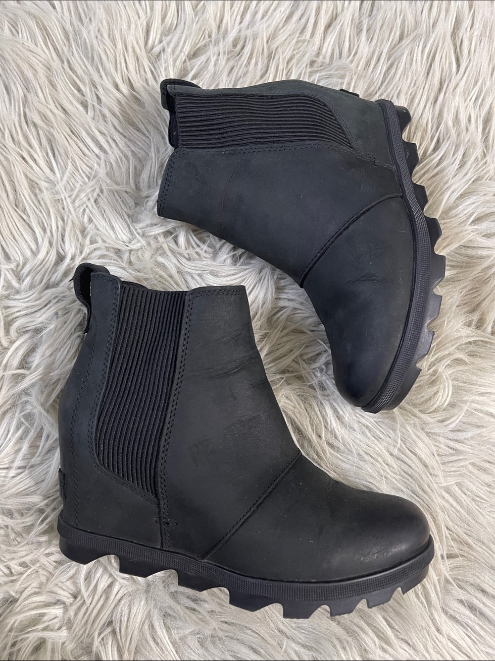 Sorel Black Chelsea Lug Sole Ankle Boots